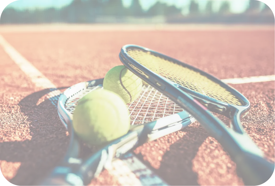 テニスラケットとボール